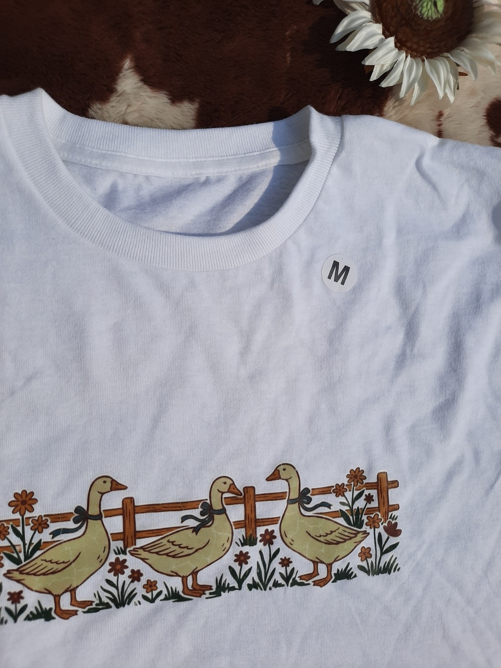80s Inspired White Short-Sleeve Tee with Goose Graphic - Picture 4 of 7